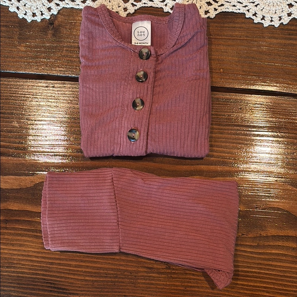 Play condition Lou Lou and Company top and bottoms. 3-6 month.